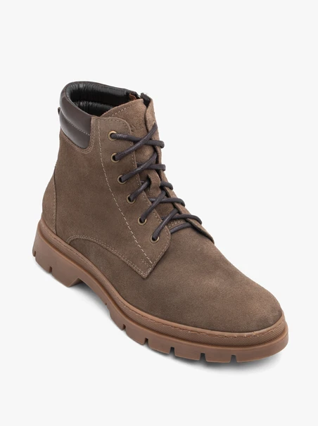 Graubraune Stiefel