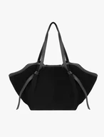 Schwarze Handtasche mit einer einzigartigen Form
