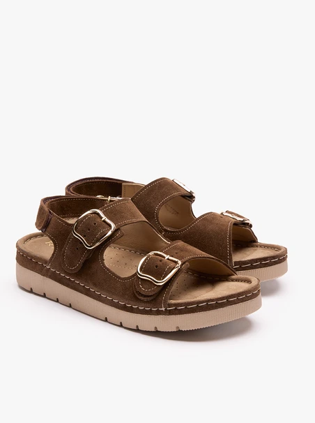 Braune Sandalen mit zwei Klettverschlussriemen