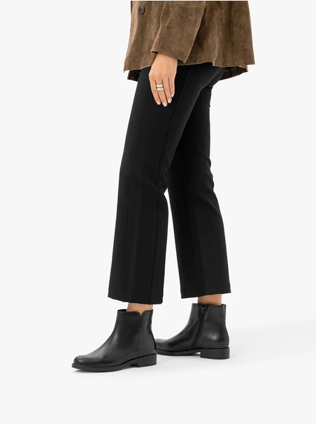 Schwarze Lederstiefel