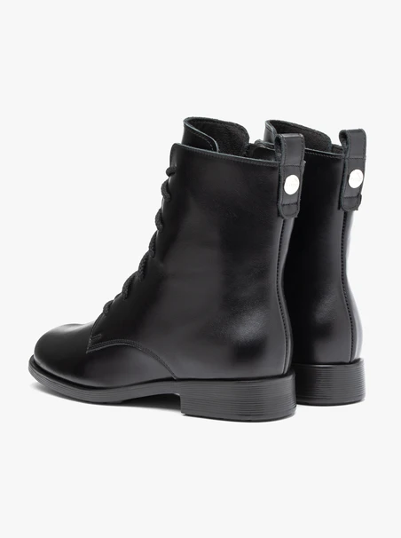 Schwarze Lederstiefel