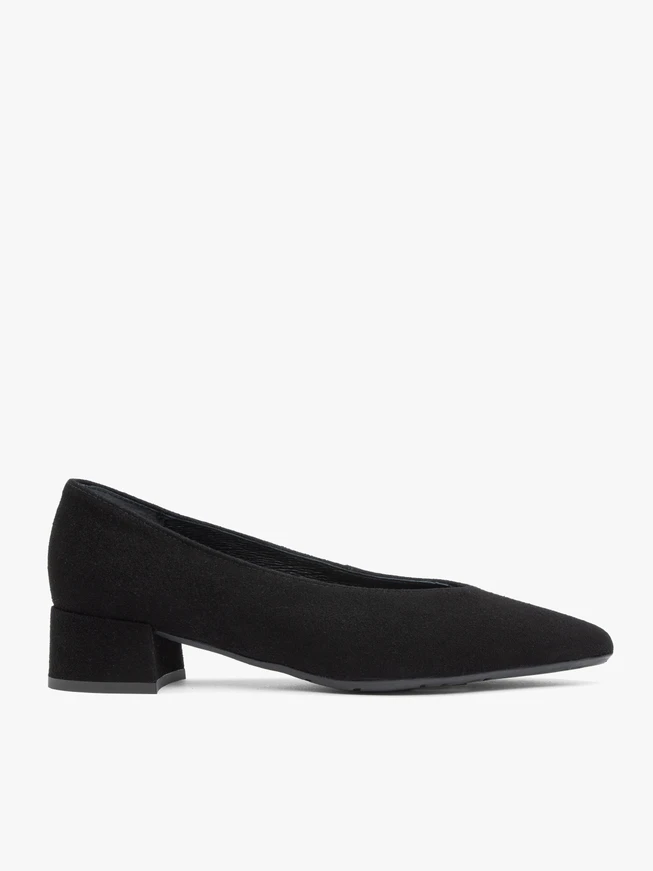 Schwarze Velourspumps mit niedrigem Stilettoabsatz