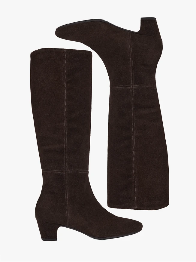 Braune Stiefel mit Absatz