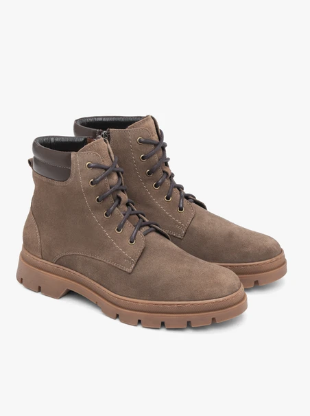 Graubraune Stiefel