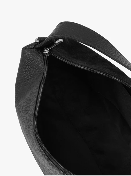 Schwarze mittelgroße Handtasche