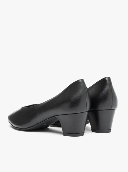 Schwarze Pumps aus Vollnarbenleder mit Stilettoabsatz