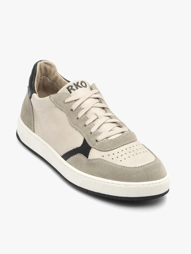 Cremefarbene Sporthalbschuhe