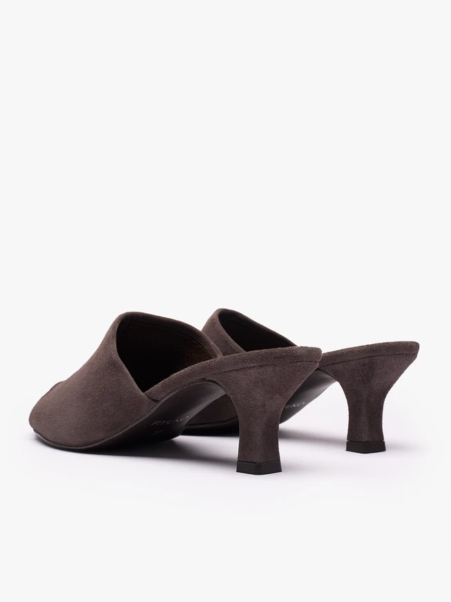 Flip-Flops mit braunem Absatz