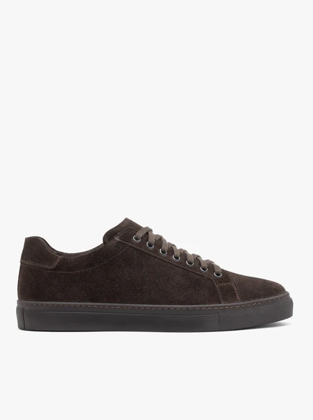 Dunkelbraune Sporthalbschuhe