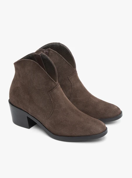 Braune Cowboystiefel aus Veloursleder