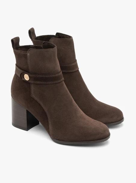 Braune Velourslederstiefel