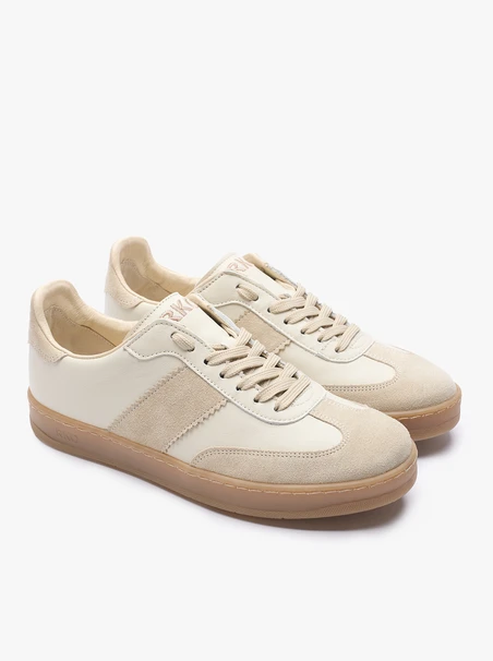 Cremefarbene Sporthalbschuhe zum Schnüren