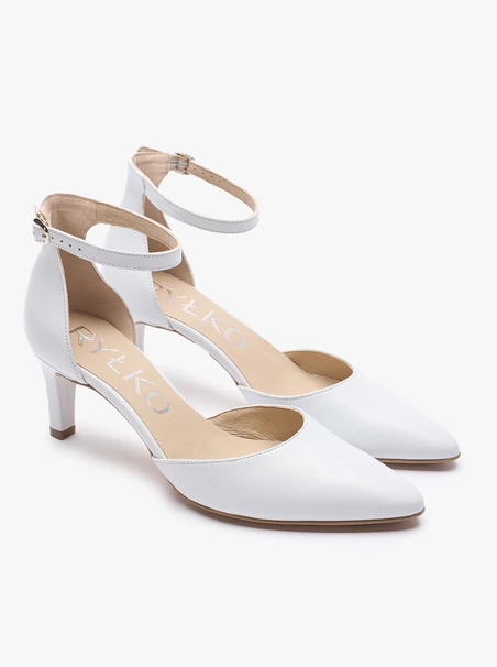Weiße Pumps aus Leder für die Braut