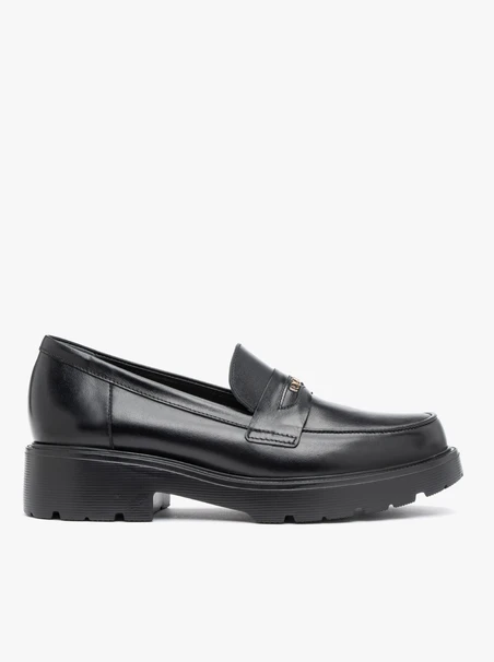 Schwarze Halbstiefel mit Trapperböden