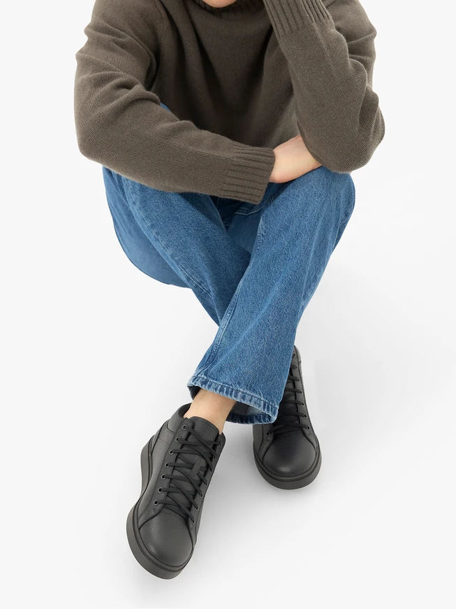 Schwarze Sportschuhe
