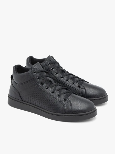 Schwarze Sportschuhe