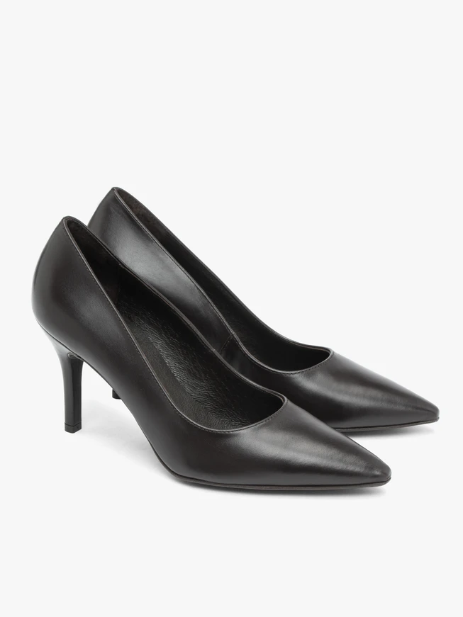 Dunkelbraune Pumps aus genarbtem Leder