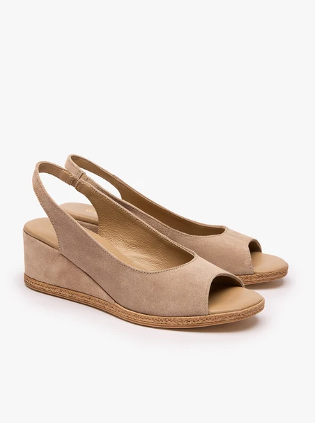 Sand-Sandalen auf Plattformen