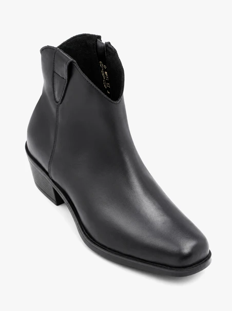 Schwarze hochhackige Stiefel