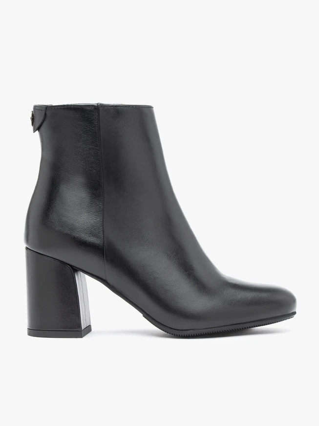 Schwarze Stöckelschuhe aus Leder