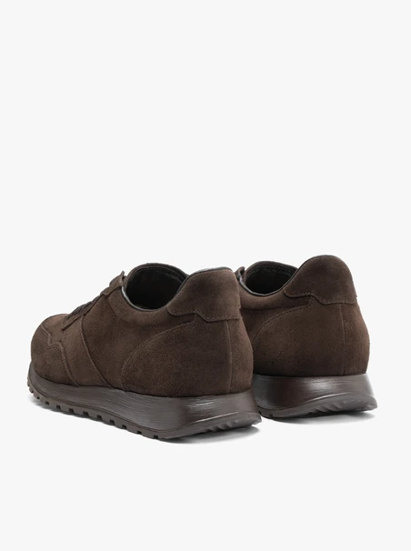 Dunkelbraune Sporthalbschuhe