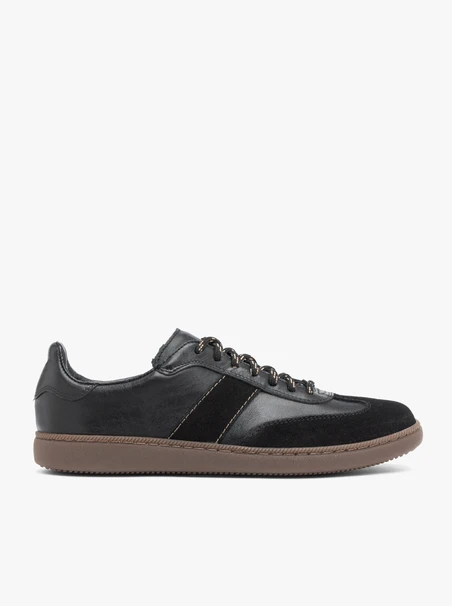 Schwarze sportliche Schnürhalbschuhe