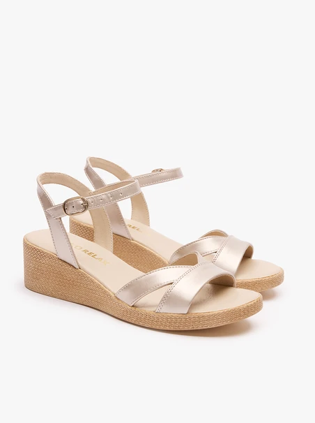 Plateausandalen aus Platin