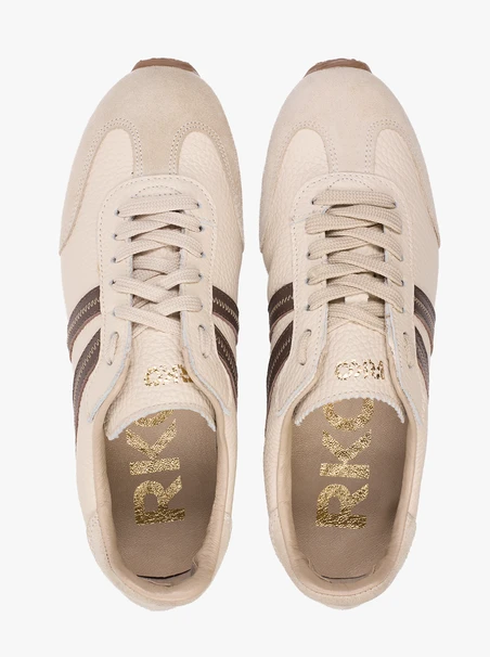 Cremefarbene Sporthalbschuhe mit braunem Riemen
