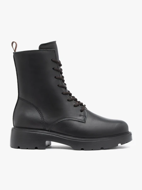 Schwarz genarbte Lederstiefel