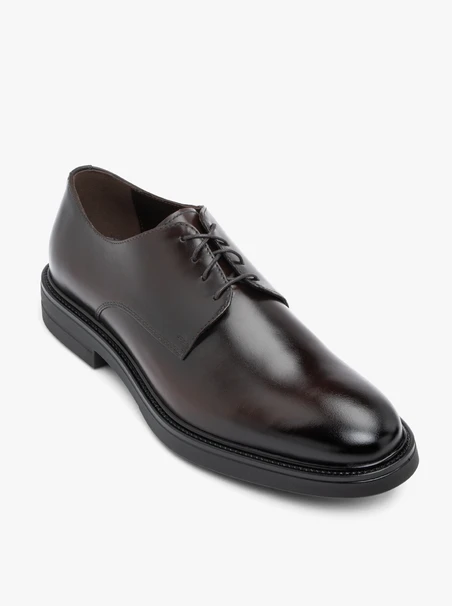 Halbschuhe aus braunem Leder zum Schnüren