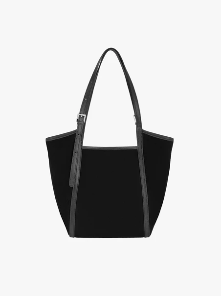 Schwarze mittelgroße Handtasche