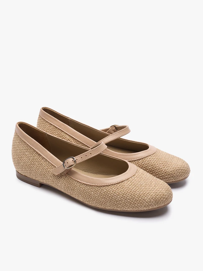 Beige Ballerinas mit interessanter Textur und Riemen
