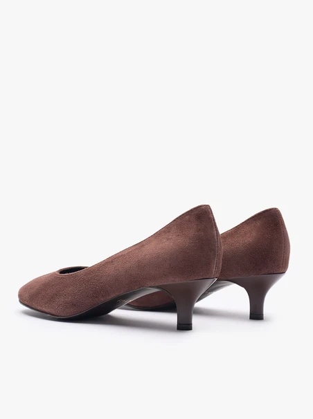 Dunkelbraune Pumps aus Veloursleder