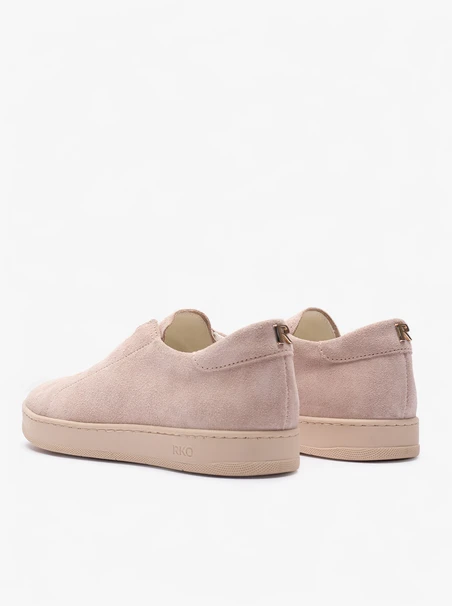 Fleischfarbene Turnschuhe aus Veloursleder