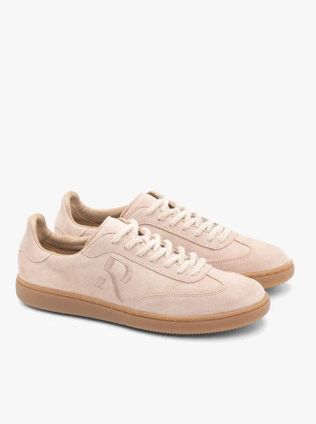 Beigefarbene Sportschuhe zum Schnüren