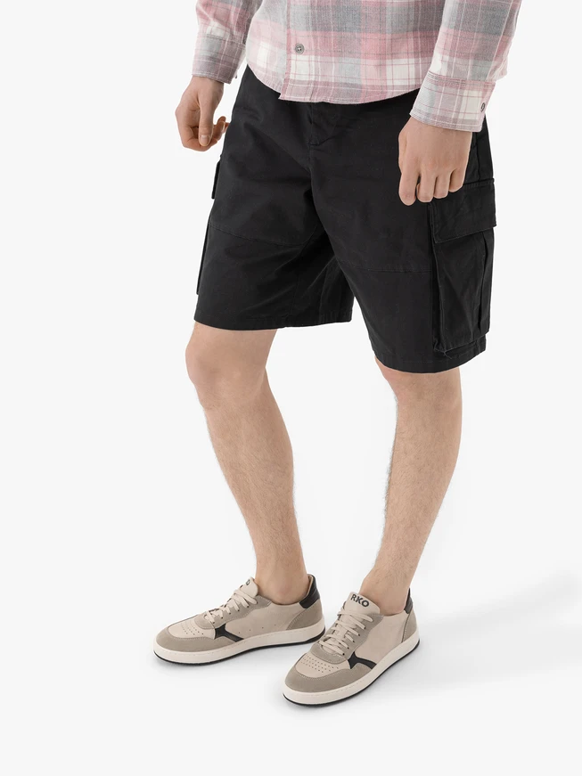 Cremefarbene Sporthalbschuhe