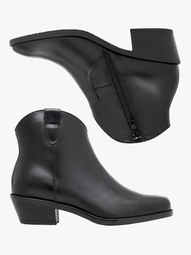 Schwarze hochhackige Stiefel