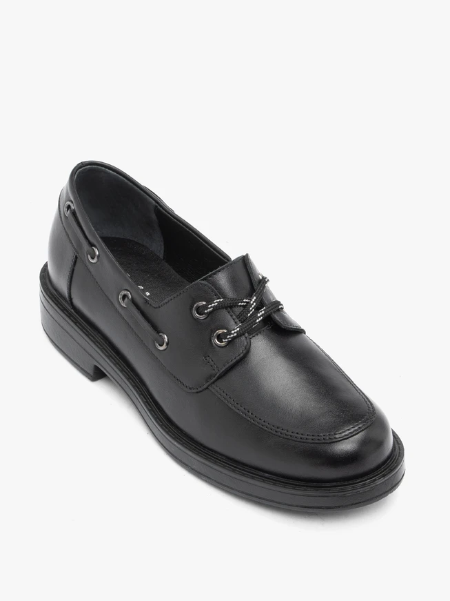 Schwarze Halbschuhe mit Schnürung
