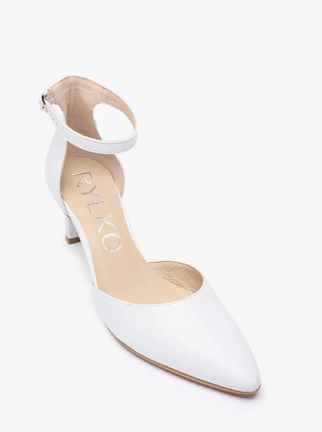 Weiße Pumps aus Leder für die Braut