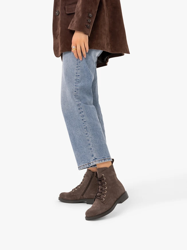 Braune Velourslederstiefel
