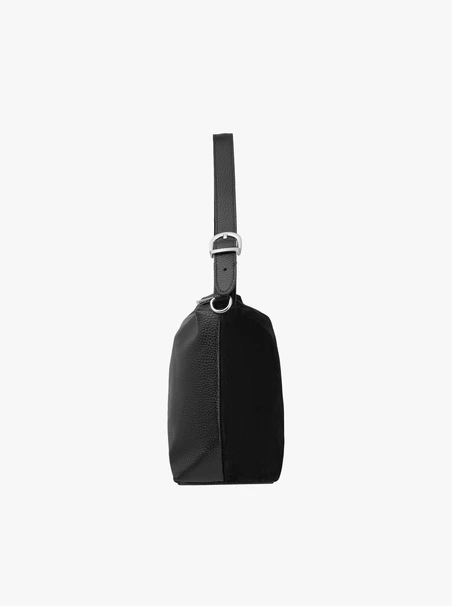 Schwarze mittelgroße Handtasche