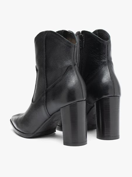 Schwarze hochhackige Cowboystiefel