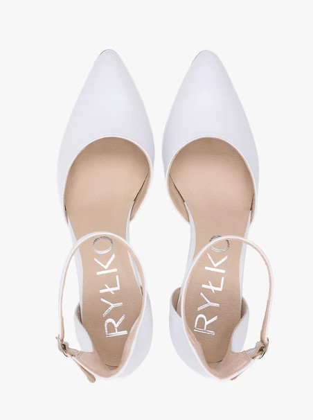 Weiße Pumps aus Leder für die Braut