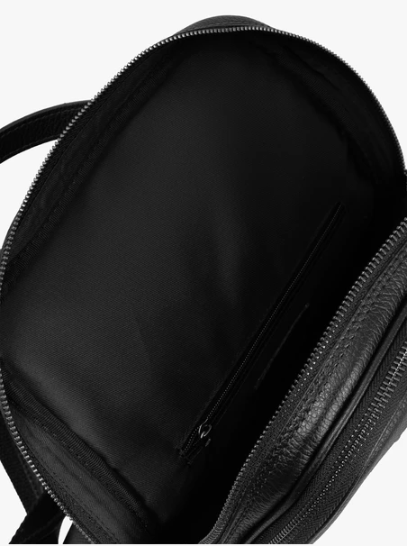 Schwarzer Rucksack aus genarbtem Leder