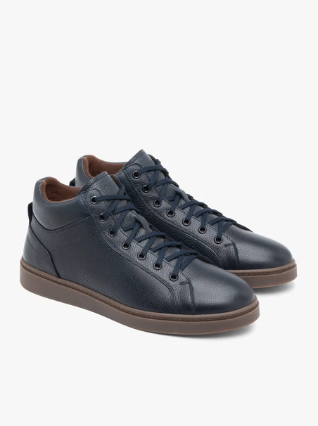 Marineblaue Sportstiefel