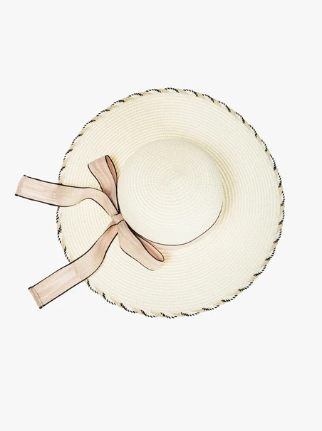 Cremefarbener Sommerhut mit Schleife