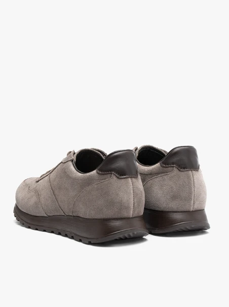 Graue Sporthalbschuhe