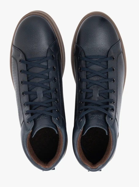 Marineblaue Sportstiefel
