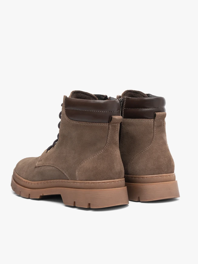 Graubraune Stiefel