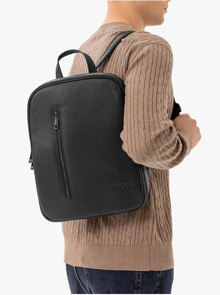 Schwarzer Rucksack aus genarbtem Leder